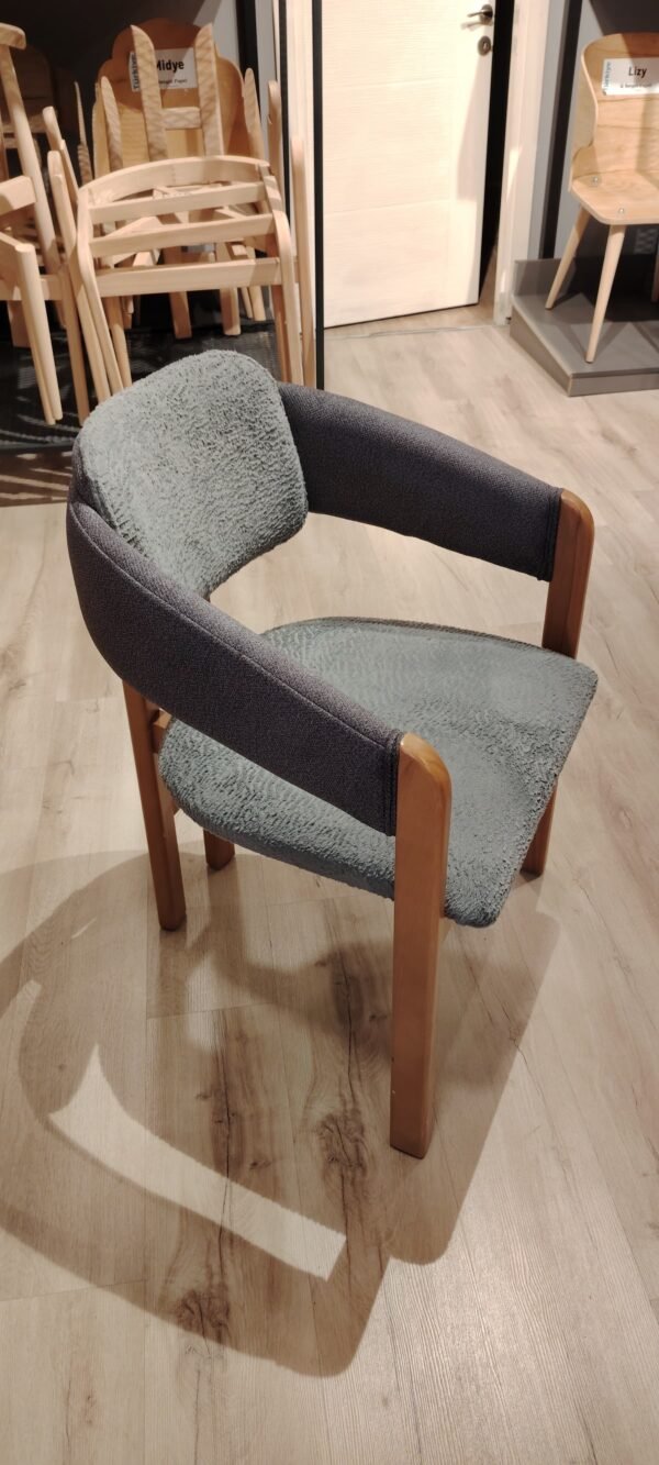 Girit Chair
