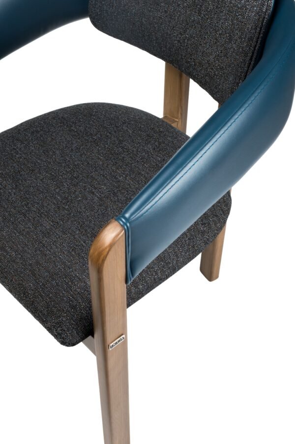 Girit Chair
